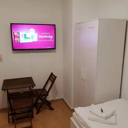 Schlafschoen Monteurunterkunft アパート *